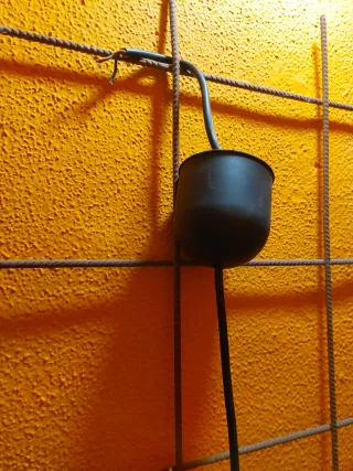 Lámpara de papel naranja y amarilla