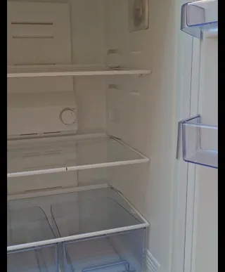 Nevera blanca con congelador