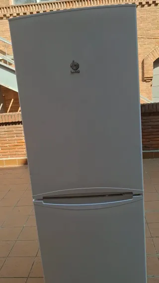 Nevera blanca con congelador