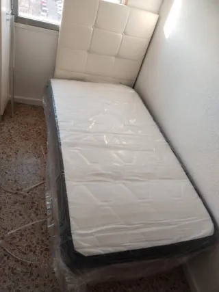 Canapé y colchón nuevos liquidación 90/135x190