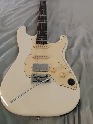 Guitarra Eléctrica Mooer Blanca