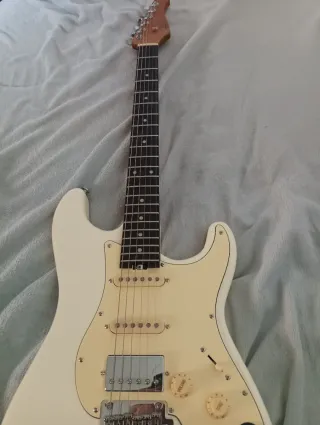Guitarra Eléctrica Mooer Blanca