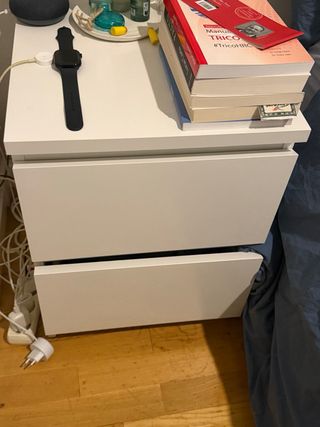 Cabecero IKEA y mesita de noche