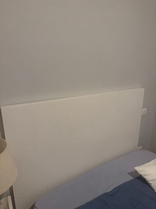 Cabecero IKEA y mesita de noche