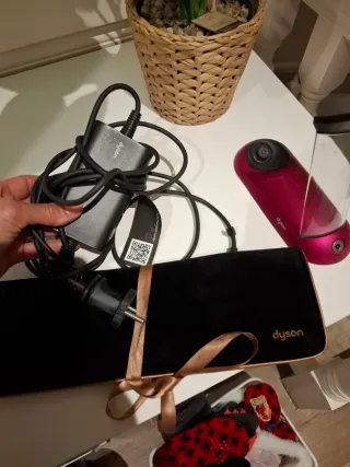 Cargador y funda y base  Dyson Corrale