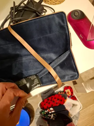Cargador y funda y base  Dyson Corrale