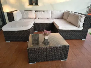 Sofá exterior ratán gris y blanco