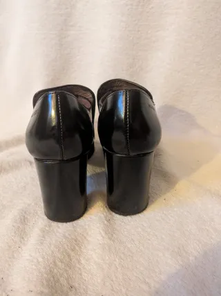 Botín tacón Wonders negro flecos