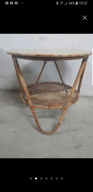 ' Mesa auxiliar redonda de mimbre