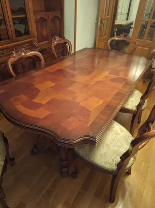 Mesa de salón con 6 sillas de madera