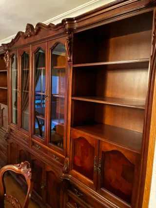 Mesa de salón con 6 sillas de madera