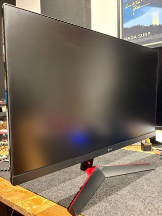 Monitor LG Ultragear 24' Negro/Rojo