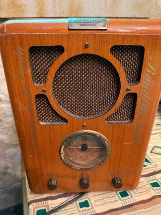 Radio antigua madera Bandini
