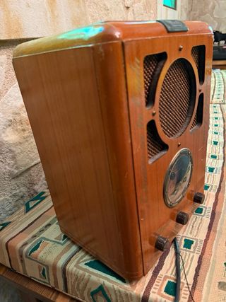 Radio antigua madera Bandini