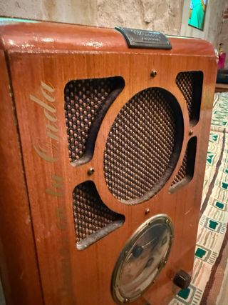 Radio antigua madera Bandini