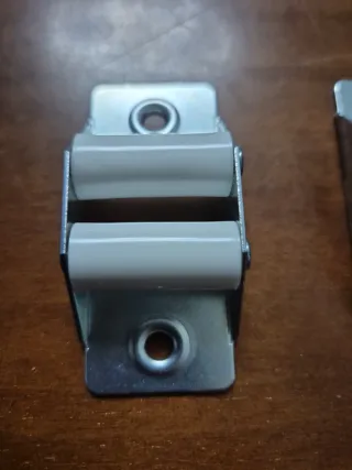 Pasacintas persiana con tapetas de PVC
