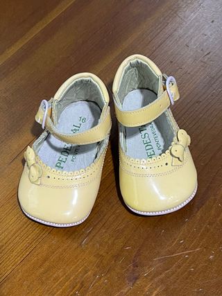 ZAPATOS MERCEDITAS DE PEDESTAL DE PIEL