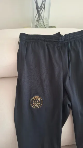 Pantalón Jordan Hombre Negro y Dorado