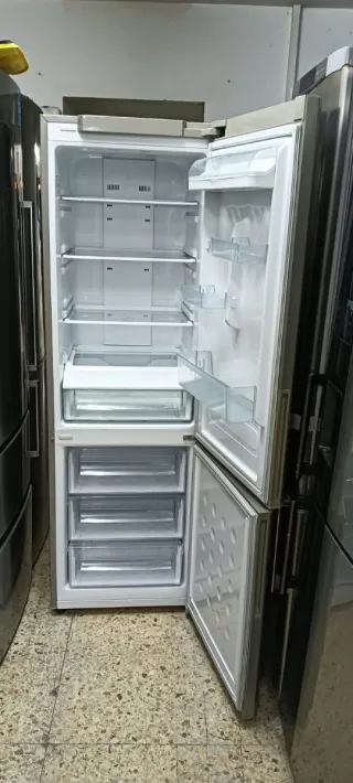 NEVERA COMBI SAMSUNG NO FROST ENERGÍA A+