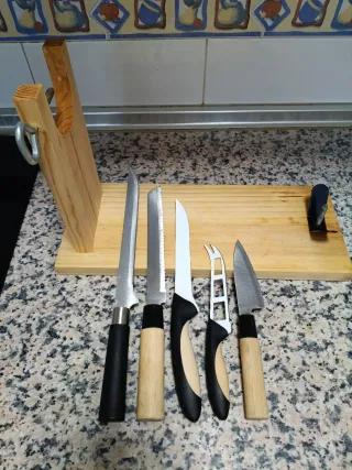 Soporte jamonero pequeño de madera.