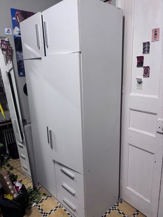 Armario blanco de madera