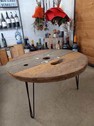 Mesas de madera decorativas con ruedas o con patas