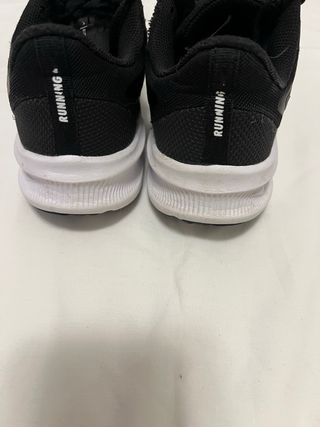 Lote 2 Zapatillas Nike Negras y Blancas