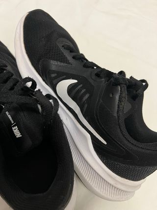 Lote 2 Zapatillas Nike Negras y Blancas