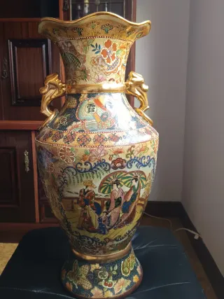 Jarrón de porcelana motivos chinos