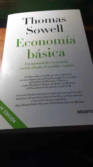 Economía básica: Un manual de economía escrito ...