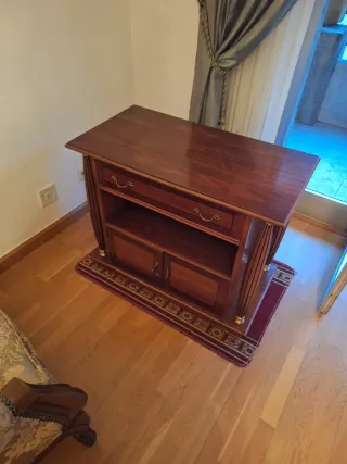 Mesita de salón de madera