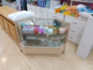 Mostrador expositor cristal y madera