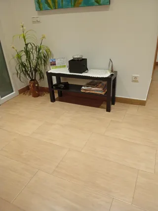 Banco negro de madera