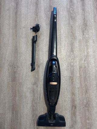 Aspiradora escoba AEG
