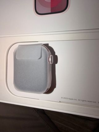 Apple Watch Series 9 41mm Rosa Claro con celular.