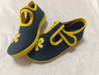 Zapatillas pirata para niños negro y amarillo n°27