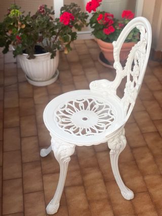 Sillas de forja blanca estilo vintage