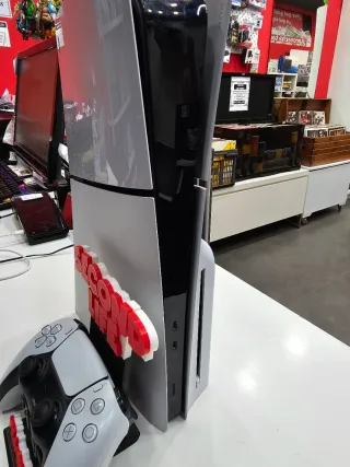 Consola PlayStation 5 Blanca y Negra