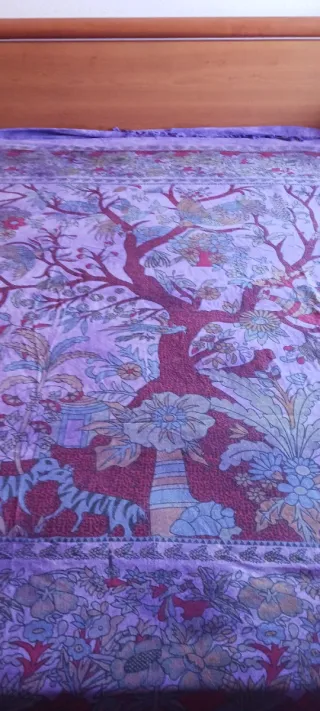 Edredón fino morado y blanco