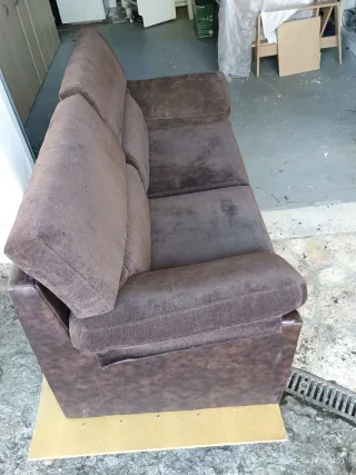 Sofá marrón tela y polipiel