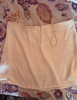 Top Zara con plumas beige