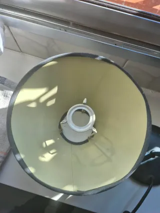 Lámpara de mesa tela y metal