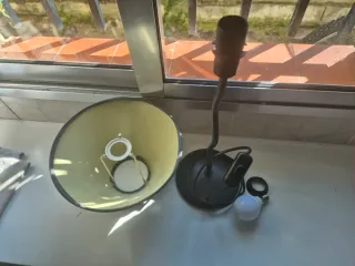 Lámpara de mesa tela y metal