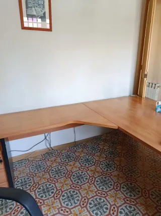 Despacho completo estilo nórdico, madera clara.