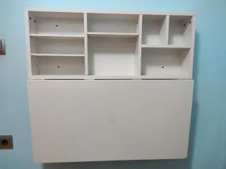 Escritorio plegable blanco con estantes