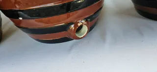 Barril de porcelana vintage con grifo