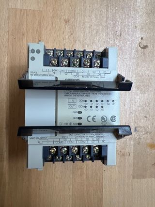 Omron CPM1A-10CDR-A-V1 Controlador Programable