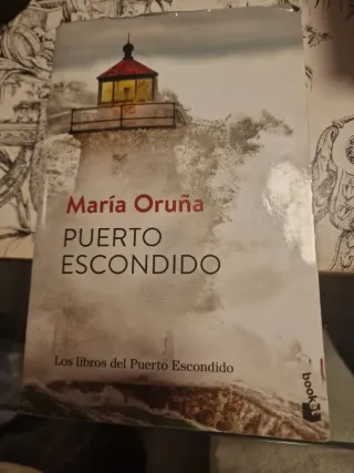 Puerto escondido (Spanish Edition)