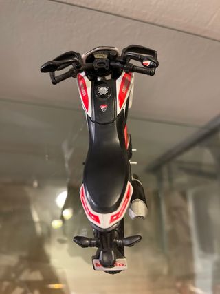 Moto Ducati Hypermotard