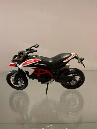 Moto Ducati Hypermotard